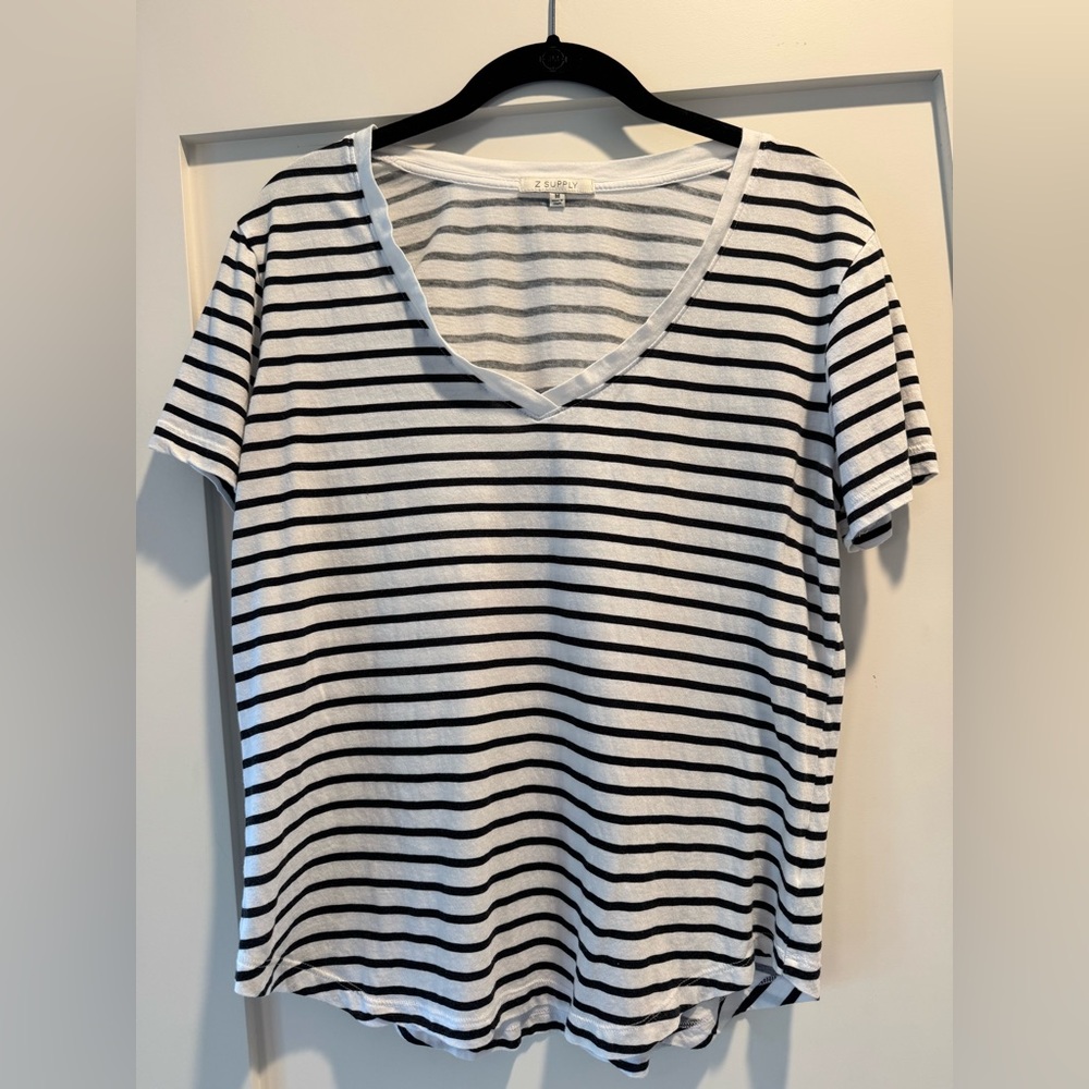 Z Supply V-Neck Tee - Medium